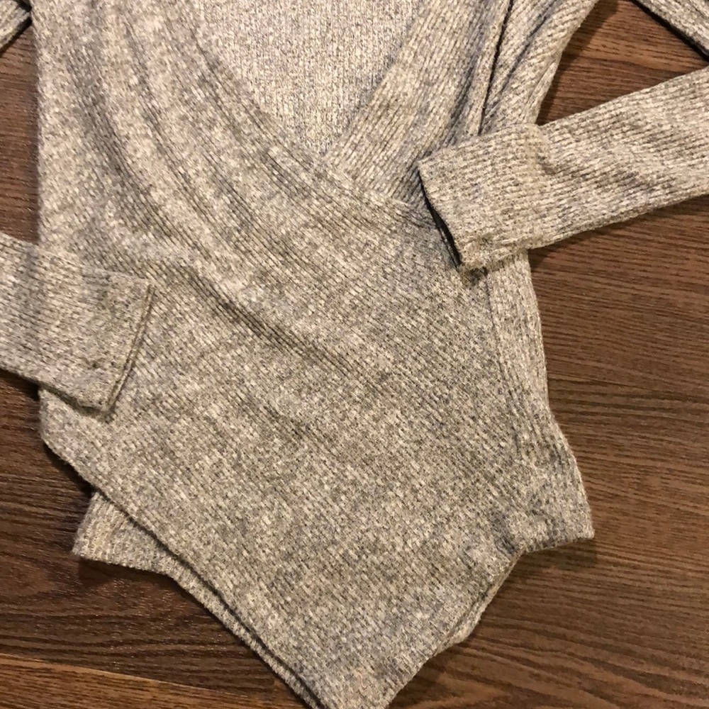 Forever 21 Wrap Front Gray Ribbed Sweater M - Picture 4 of 4